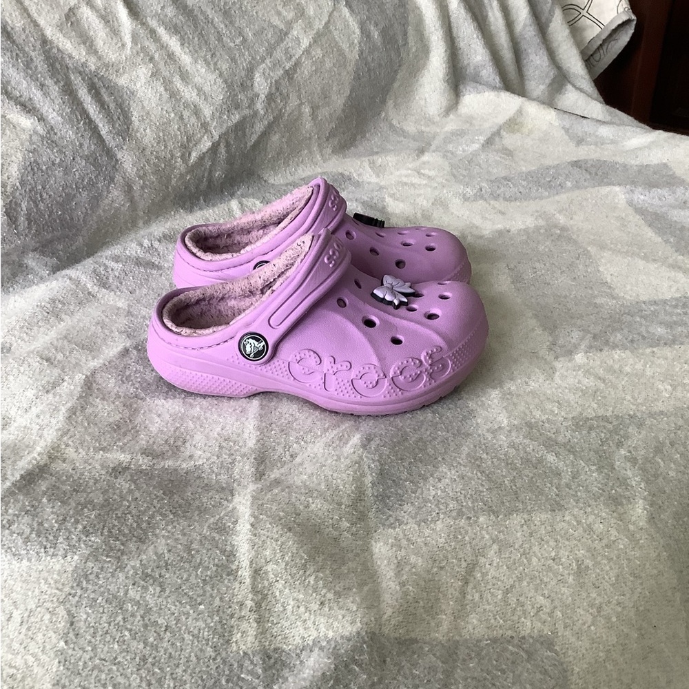CROCS Kids - Lavender- fur lined- little kids size 11